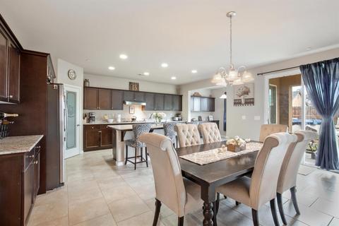 880 Legend Dr, Lemoore, CA 93245 photo 12