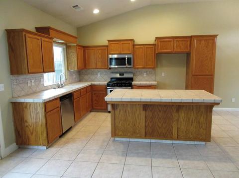 1972 E Bridger Ave, Tulare, CA 93274 photo 7