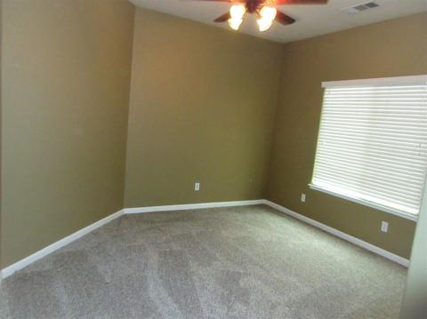 1972 E Bridger Ave, Tulare, CA 93274 photo 13