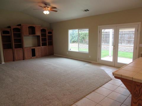 1972 E Bridger Ave, Tulare, CA 93274 photo 5