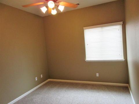 1972 E Bridger Ave, Tulare, CA 93274 photo 12