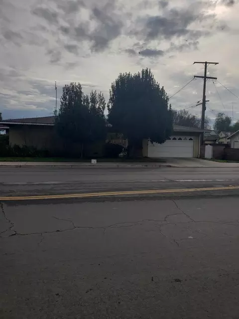 1111 E Sierra Ave, Tulare, CA 93274 photo 2