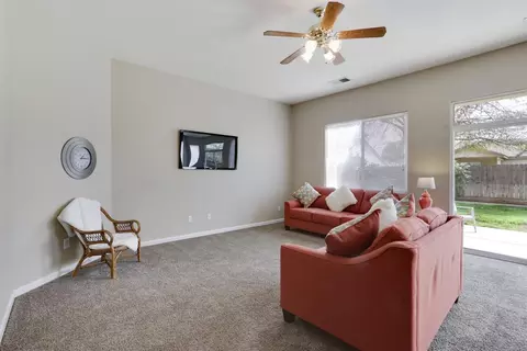 2275 Independence Pl, Hanford, CA 93230 photo 3