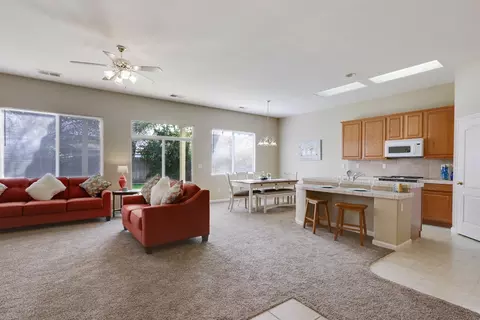 2275 Independence Pl, Hanford, CA 93230 photo 4