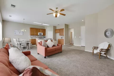 2275 Independence Pl, Hanford, CA 93230 photo 5