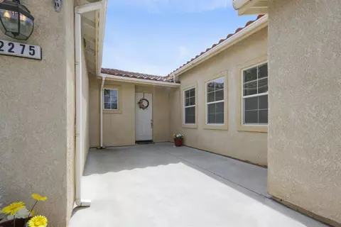 2275 Independence Pl, Hanford, CA 93230 photo 2