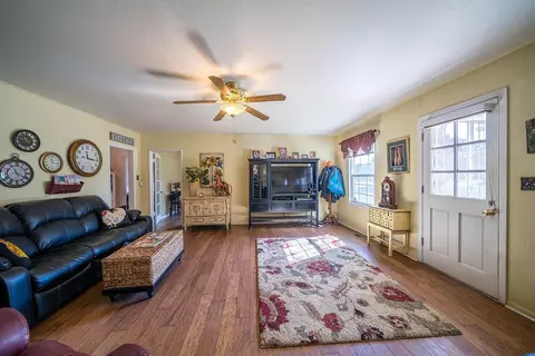 11460 16th Ave, Lemoore, CA 93245 photo 3