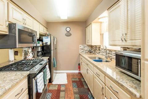 1341 E Laurel Ave, Tulare, CA 93274 photo 2
