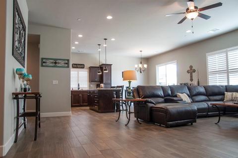 1502 Laredo St, Tulare, CA 93274 photo 6