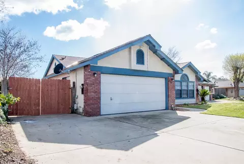 539 E Vine Ct, Visalia, CA 93292 photo 3