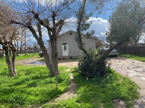 831 W Compton Ave, Pixley, CA 93256 photo 2