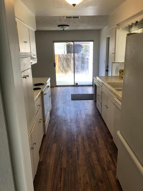 527 E Sandra Ave, Tulare, CA 93274 photo 2