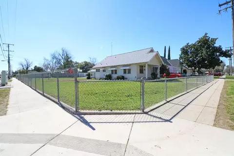 697 E Kern Ave, Tulare, CA 93274 photo 3