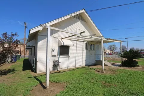 697 E Kern Ave, Tulare, CA 93274 photo 17