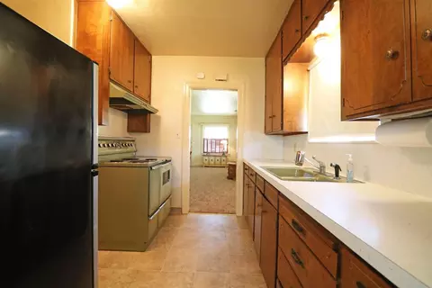 697 E Kern Ave, Tulare, CA 93274 photo 10