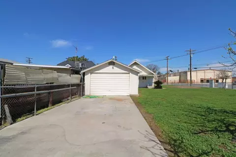 697 E Kern Ave, Tulare, CA 93274 photo 18