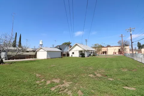 697 E Kern Ave, Tulare, CA 93274 photo 19