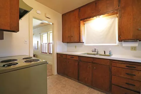 697 E Kern Ave, Tulare, CA 93274 photo 9