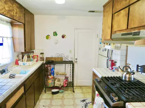 812 E Ivy St, Hanford, CA 93230 photo 8