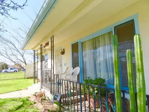 812 E Ivy St, Hanford, CA 93230 photo 4
