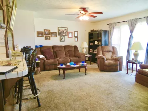 812 E Ivy St, Hanford, CA 93230 photo 6