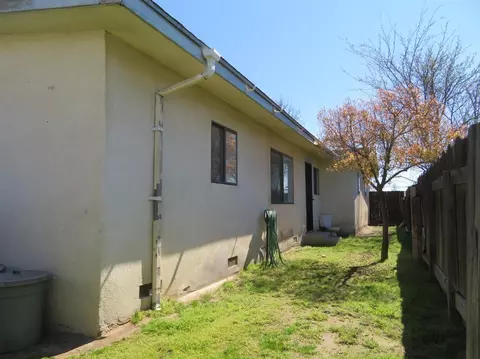 812 E Ivy St, Hanford, CA 93230 photo 19