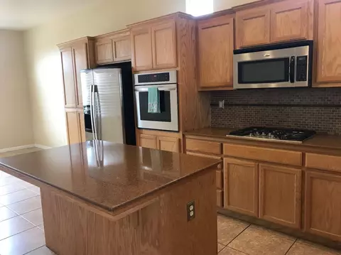 1209 Paradise Loop, Lemoore, CA 93245 photo 5