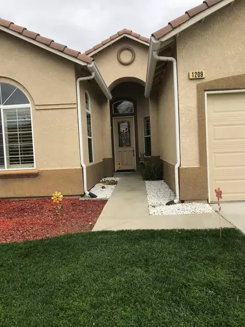1209 Paradise Loop, Lemoore, CA 93245 photo 3