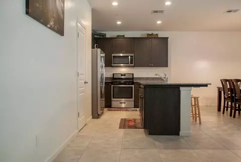 836 E Copper Ave, Visalia, CA 93292 photo 11