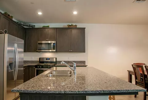 836 E Copper Ave, Visalia, CA 93292 photo 9