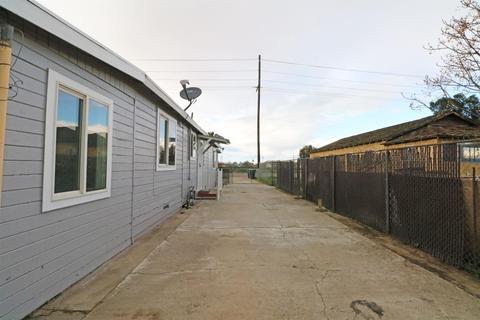 211 E 3rd St, Hanford, CA 93230 photo 11