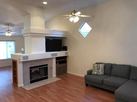 1629 E Parkview Ave, Visalia, CA 93292 photo 12