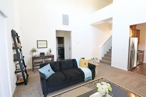 908 E Vine Ct, Visalia, CA 93292 photo 11