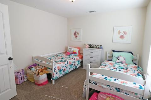 908 E Vine Ct, Visalia, CA 93292 photo 13