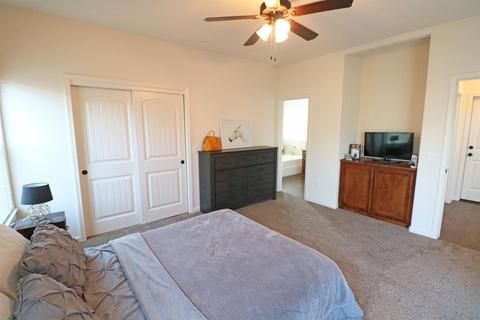 908 E Vine Ct, Visalia, CA 93292 photo 22