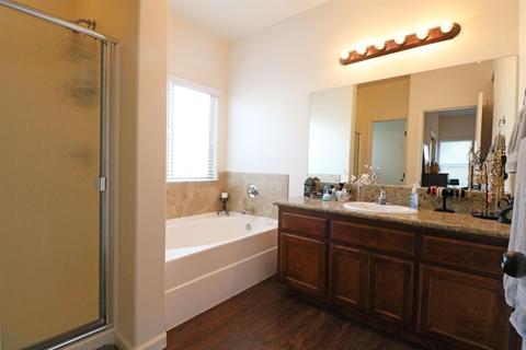 908 E Vine Ct, Visalia, CA 93292 photo 23