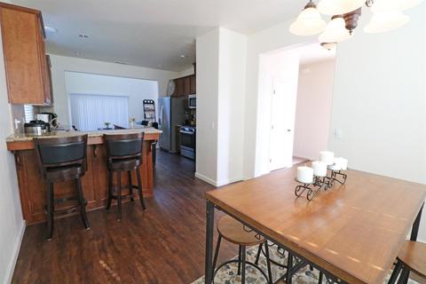 908 E Vine Ct, Visalia, CA 93292 photo 7