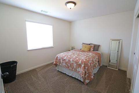 908 E Vine Ct, Visalia, CA 93292 photo 18