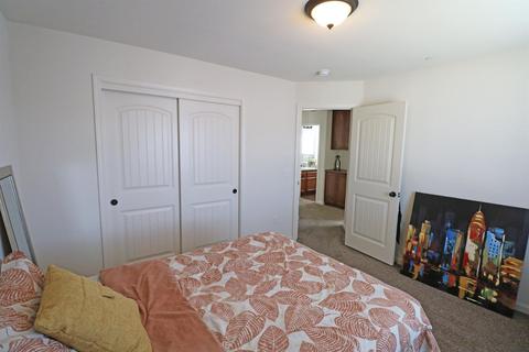 908 E Vine Ct, Visalia, CA 93292 photo 19