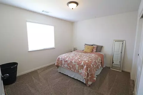 908 E Vine Ct, Visalia, CA 93292 photo 18