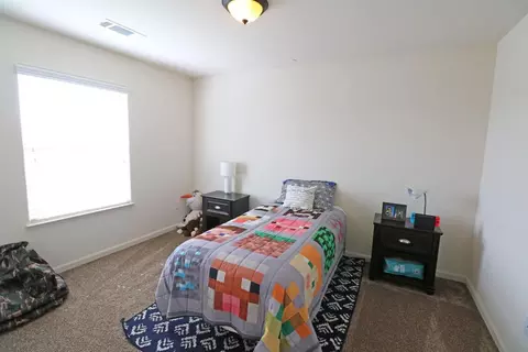 908 E Vine Ct, Visalia, CA 93292 photo 16