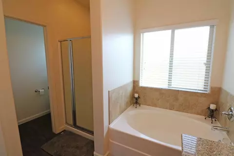 908 E Vine Ct, Visalia, CA 93292 photo 24
