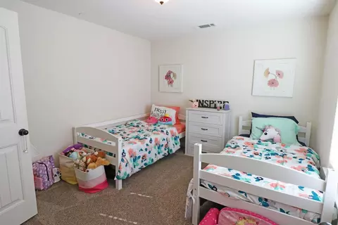 908 E Vine Ct, Visalia, CA 93292 photo 13
