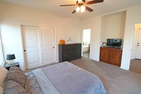 908 E Vine Ct, Visalia, CA 93292 photo 22