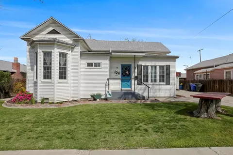 124 E Myrtle St, Hanford, CA 93230 photo 2
