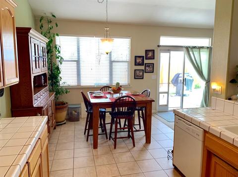 390 Hearth Way, Lemoore, CA 93245 photo 8