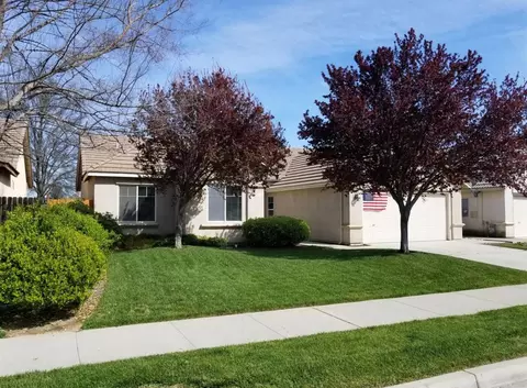 390 Hearth Way, Lemoore, CA 93245 photo 2