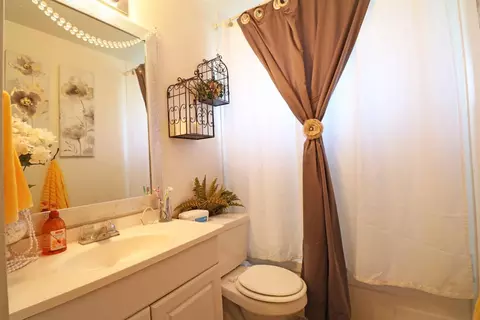 1447 S Thomas Ct, Visalia, CA 93292 photo 12