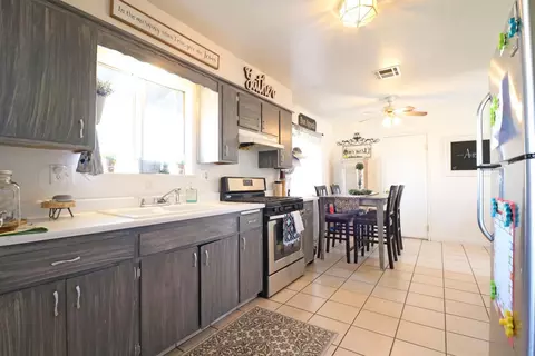 1447 S Thomas Ct, Visalia, CA 93292 photo 8