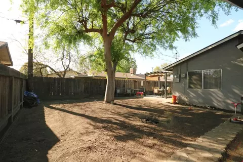 1447 S Thomas Ct, Visalia, CA 93292 photo 18